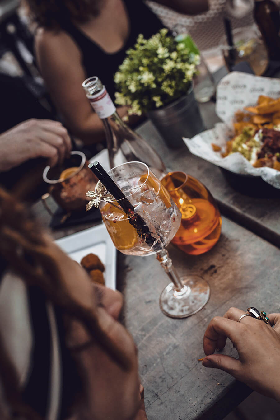 Wijn-en-cocktail-tafel.jpg